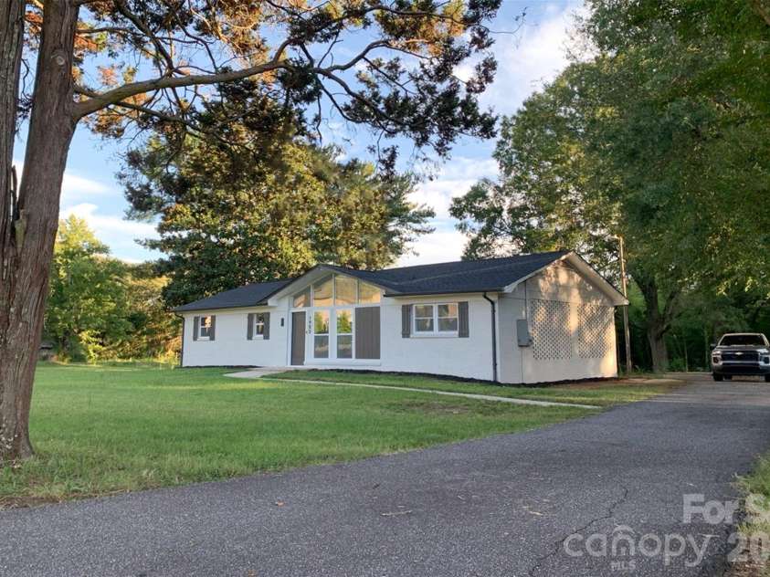 1902 19th Avenue, Hickory, NC 28601.  MLS# CAR4434826, YatesRealty ID 56643. 
