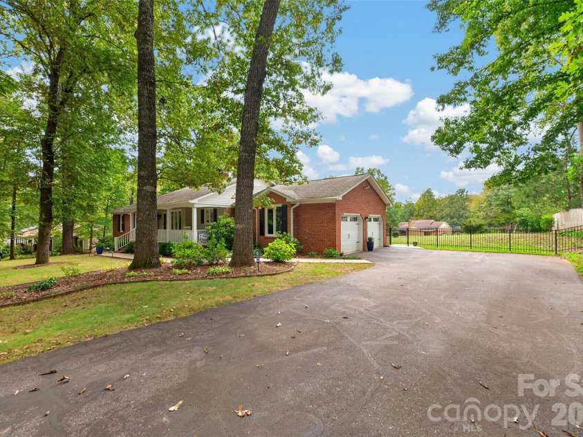 1660 Fairway Drive, Newton, NC 28658.  MLS# CAR4433874, YatesRealty ID 56644. 
