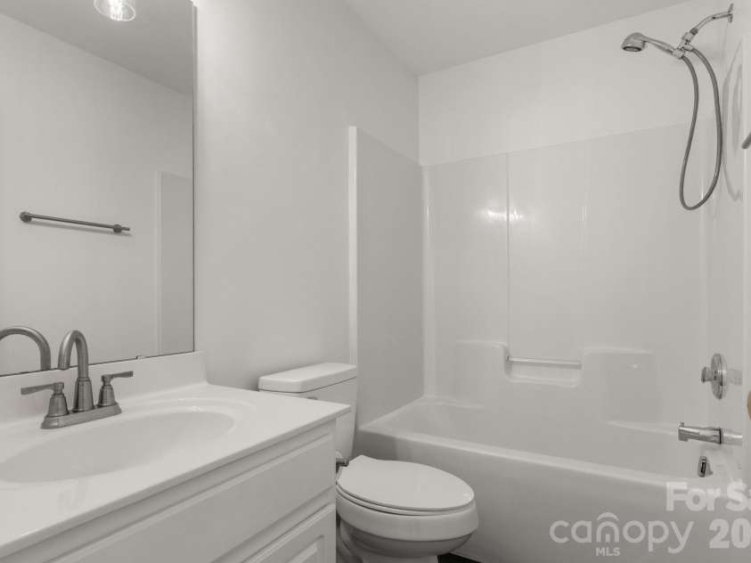 701 Shellstone Place, Fort Mill, SC 29708.  MLS# CAR4434041, YatesRealty ID 56645. Upstairs full bathroom