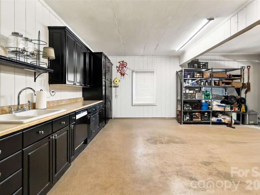 4301 Horseshoe Bend, Matthews, NC 28104.  MLS# CAR4431860, YatesRealty ID 56646. 2 car garage with sink and cabinetry!