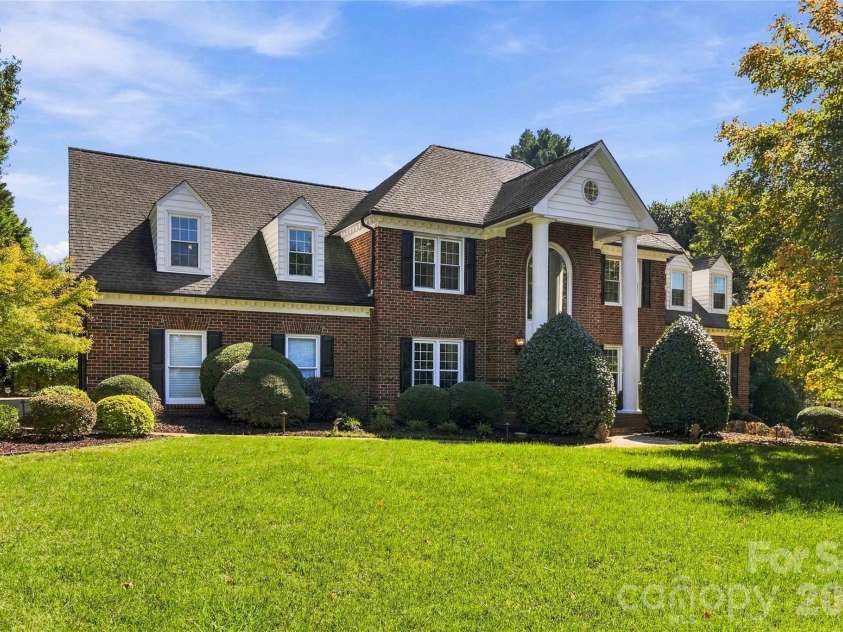 4301 Horseshoe Bend, Matthews, NC 28104.  MLS# CAR4431860, YatesRealty ID 56646. 