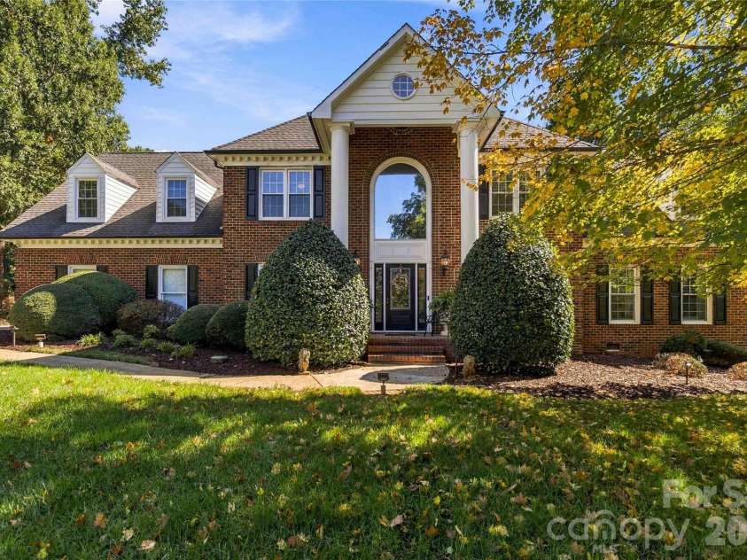 4301 Horseshoe Bend, Matthews, NC 28104.  MLS# CAR4431860, YatesRealty ID 56646. 