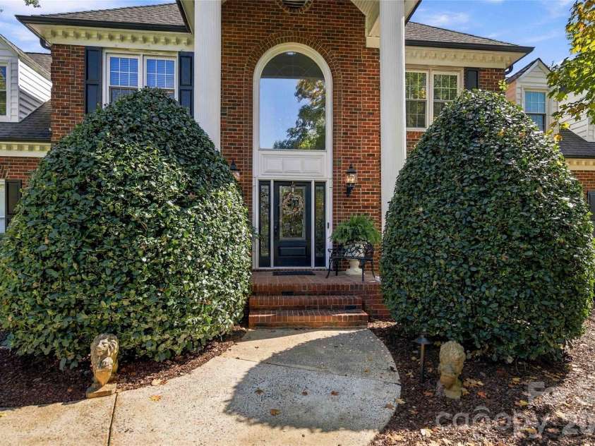 4301 Horseshoe Bend, Matthews, NC 28104.  MLS# CAR4431860, YatesRealty ID 56646. 