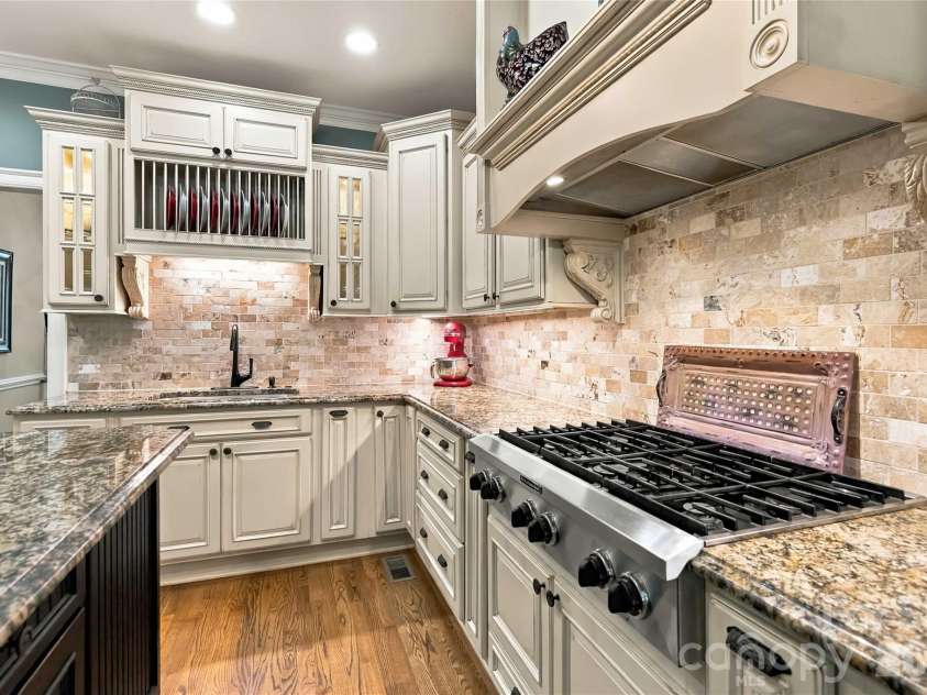 4301 Horseshoe Bend, Matthews, NC 28104.  MLS# CAR4431860, YatesRealty ID 56646. 