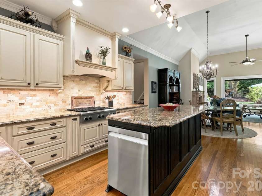 4301 Horseshoe Bend, Matthews, NC 28104.  MLS# CAR4431860, YatesRealty ID 56646. 