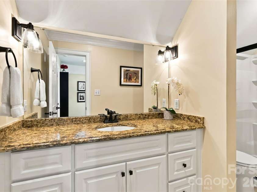 4301 Horseshoe Bend, Matthews, NC 28104.  MLS# CAR4431860, YatesRealty ID 56646. Ensuite bath