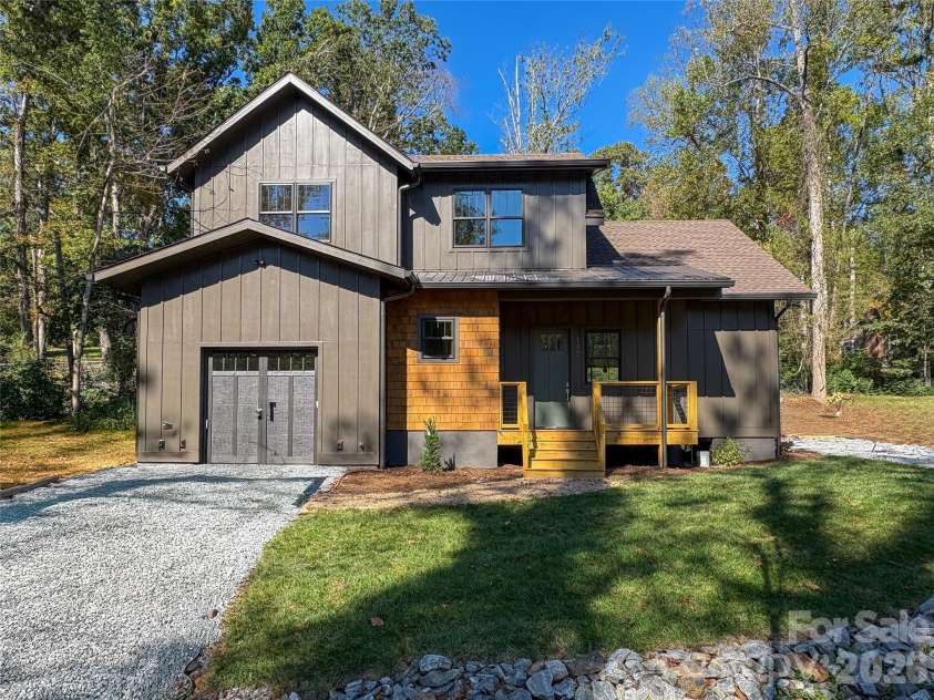 140 Walnut Street, Arden, NC 28704.  MLS# CAR4434493, YatesRealty ID 56647. 
