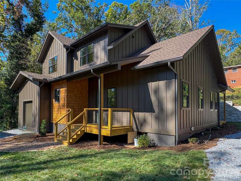 140 Walnut Street, Arden, NC 28704.  MLS# CAR4434493, YatesRealty ID 56647. 