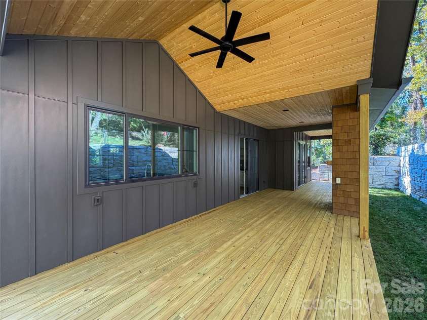 140 Walnut Street, Arden, NC 28704.  MLS# CAR4434493, YatesRealty ID 56647. 