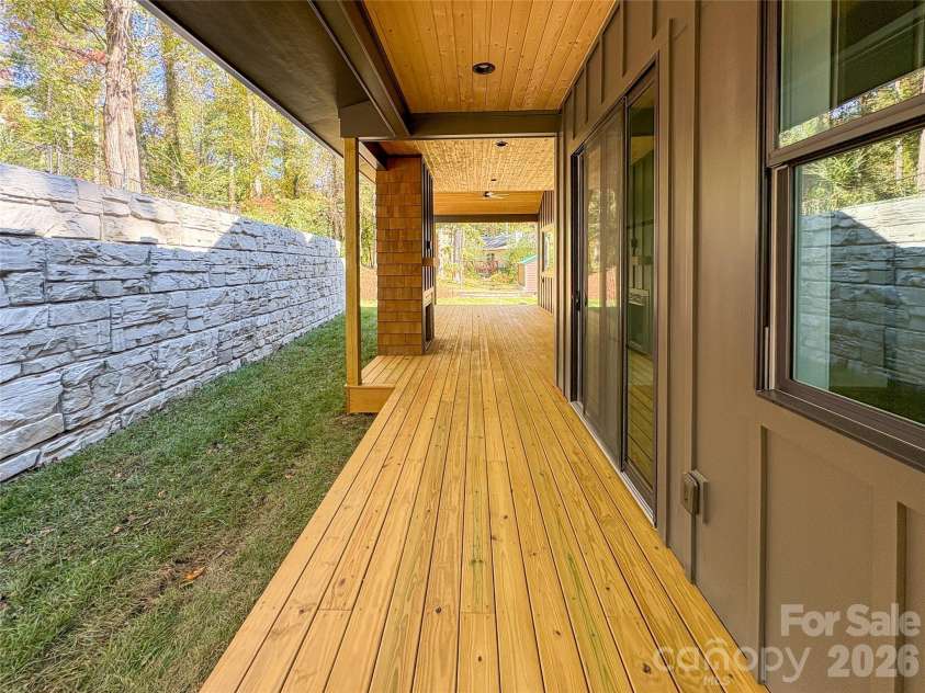140 Walnut Street, Arden, NC 28704.  MLS# CAR4434493, YatesRealty ID 56647. 
