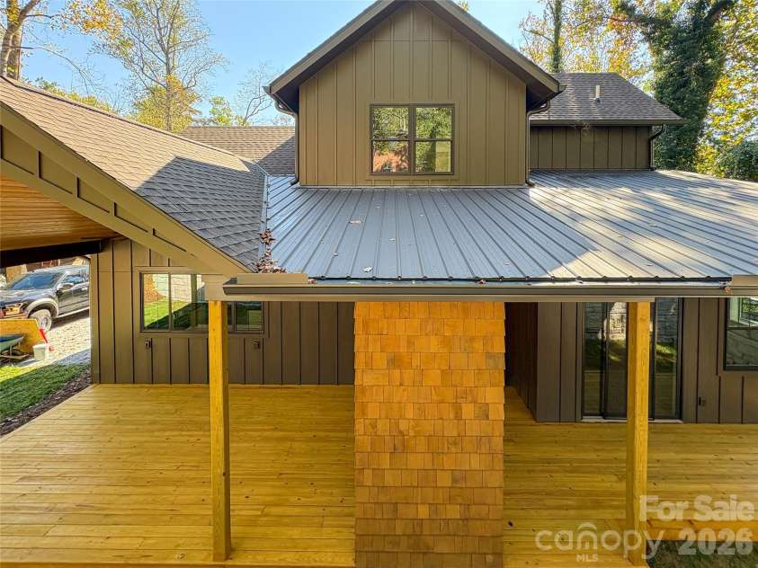 140 Walnut Street, Arden, NC 28704.  MLS# CAR4434493, YatesRealty ID 56647. 