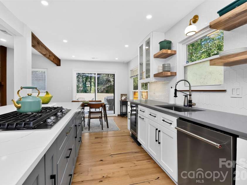 3851 Sweetgrass Lane, Charlotte, NC 28226.  MLS# CAR4434191, YatesRealty ID 56651. 