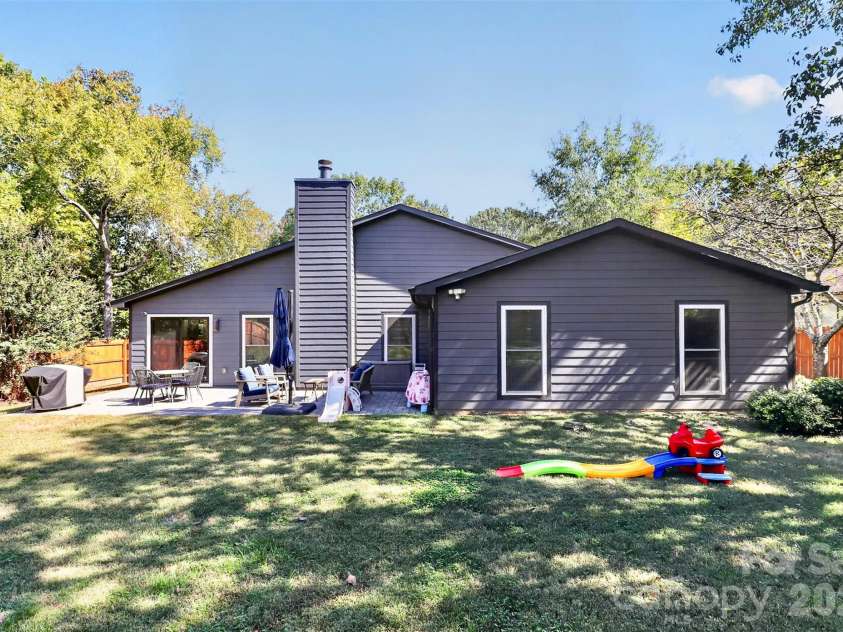 3851 Sweetgrass Lane, Charlotte, NC 28226.  MLS# CAR4434191, YatesRealty ID 56651. 