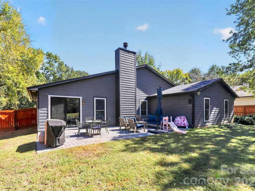 3851 Sweetgrass Lane, Charlotte, NC 28226.  MLS# CAR4434191, YatesRealty ID 56651. 