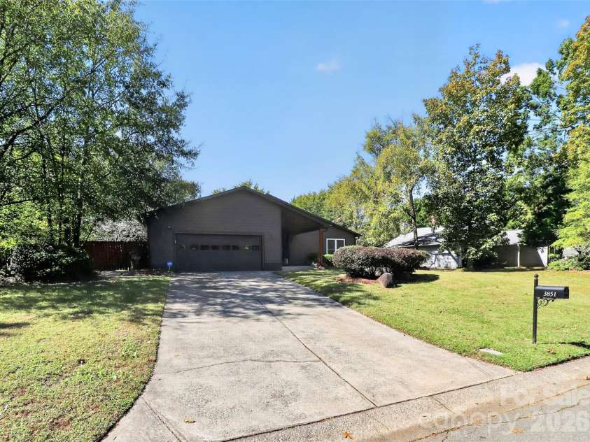 3851 Sweetgrass Lane, Charlotte, NC 28226.  MLS# CAR4434191, YatesRealty ID 56651. 