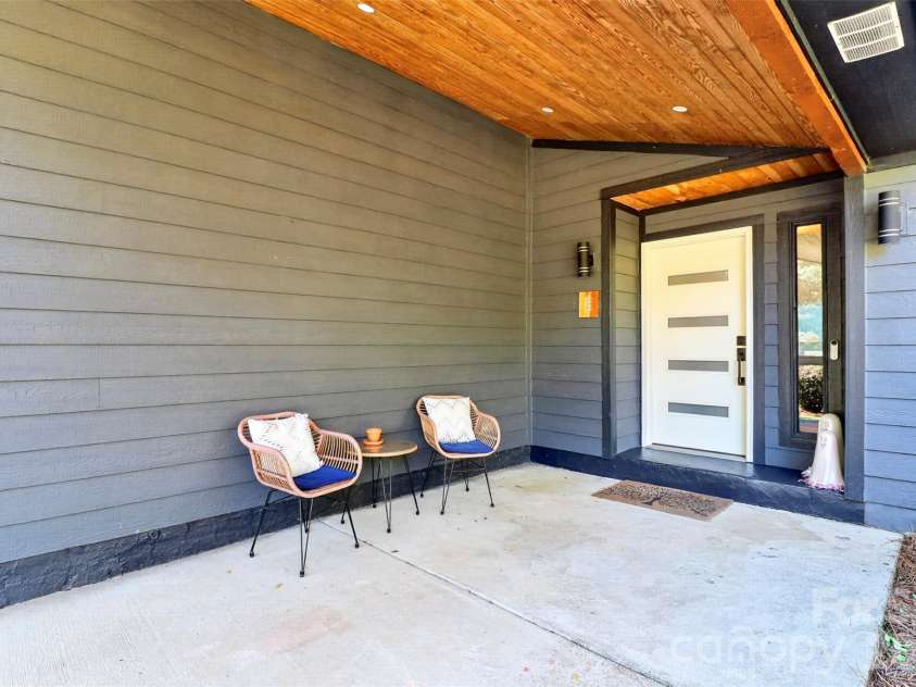 3851 Sweetgrass Lane, Charlotte, NC 28226.  MLS# CAR4434191, YatesRealty ID 56651. 