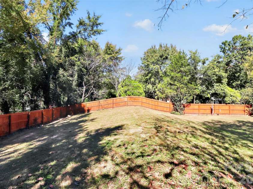 3851 Sweetgrass Lane, Charlotte, NC 28226.  MLS# CAR4434191, YatesRealty ID 56651. Back Yard