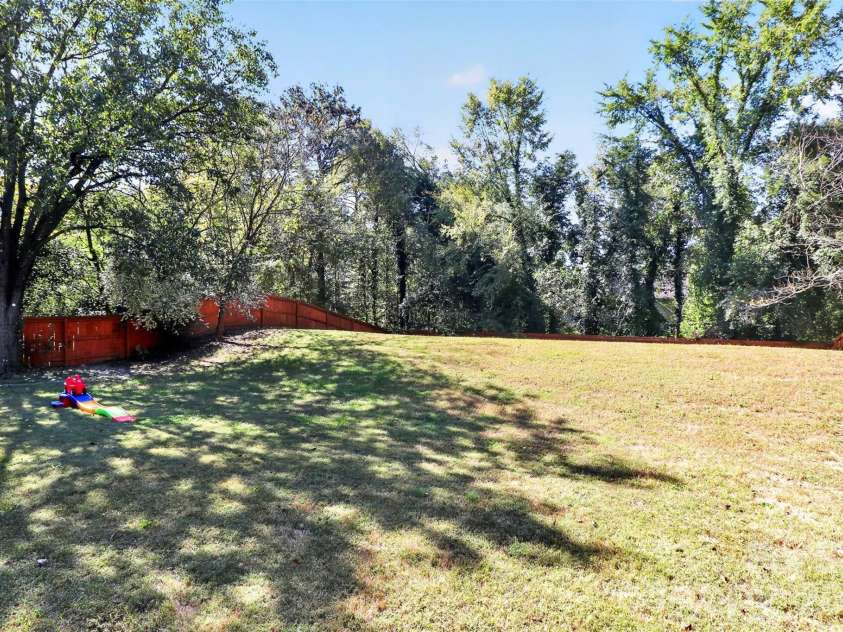 3851 Sweetgrass Lane, Charlotte, NC 28226.  MLS# CAR4434191, YatesRealty ID 56651. Expansive Back Yard