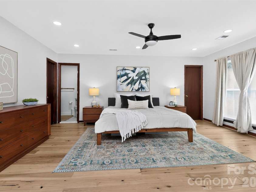 3851 Sweetgrass Lane, Charlotte, NC 28226.  MLS# CAR4434191, YatesRealty ID 56651. Primary Bedroom