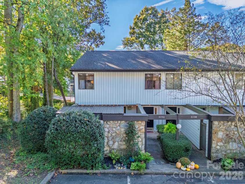 3732 Winding Creek Lane, Charlotte, NC 28226.  MLS# CAR4434219, YatesRealty ID 56652. 