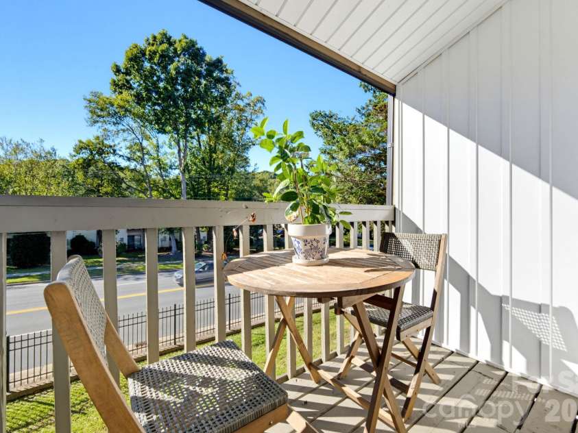3732 Winding Creek Lane, Charlotte, NC 28226.  MLS# CAR4434219, YatesRealty ID 56652. 