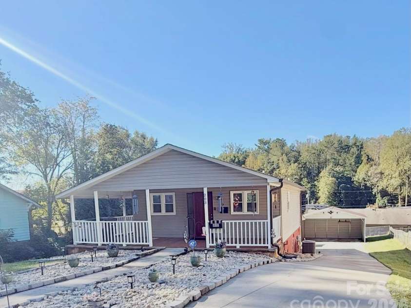 203 Newland Place, Lenoir, NC 28645.  MLS# CAR4434255, YatesRealty ID 56653. 