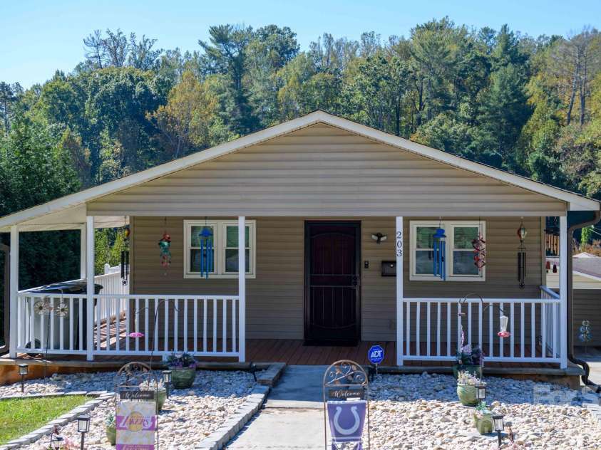 203 Newland Place, Lenoir, NC 28645.  MLS# CAR4434255, YatesRealty ID 56653. 