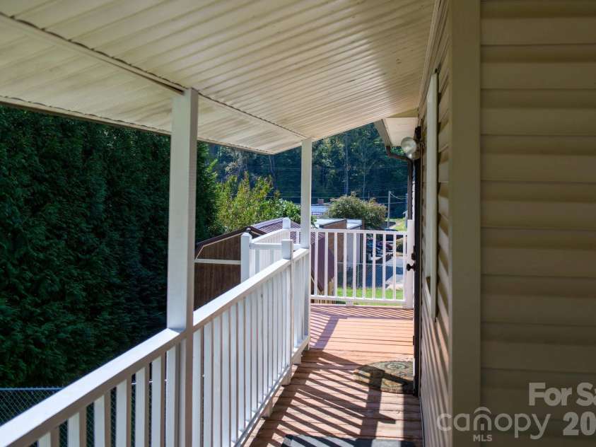 203 Newland Place, Lenoir, NC 28645.  MLS# CAR4434255, YatesRealty ID 56653. 