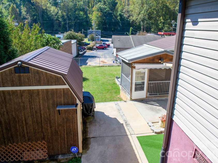 203 Newland Place, Lenoir, NC 28645.  MLS# CAR4434255, YatesRealty ID 56653. 