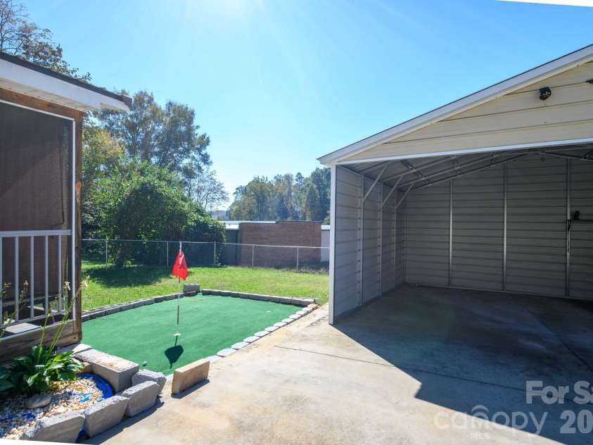 203 Newland Place, Lenoir, NC 28645.  MLS# CAR4434255, YatesRealty ID 56653. 