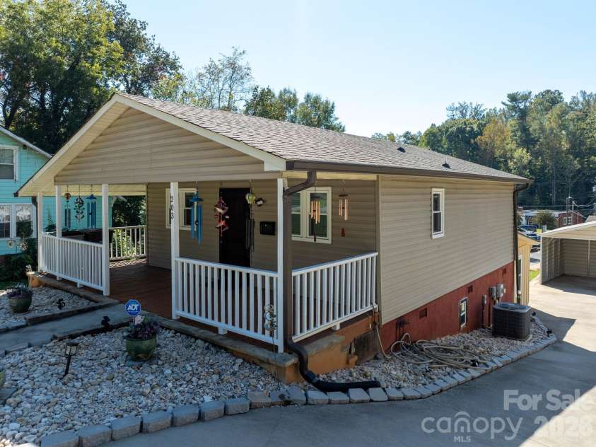 203 Newland Place, Lenoir, NC 28645.  MLS# CAR4434255, YatesRealty ID 56653. 
