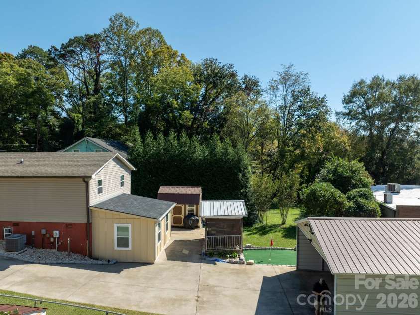 203 Newland Place, Lenoir, NC 28645.  MLS# CAR4434255, YatesRealty ID 56653. 
