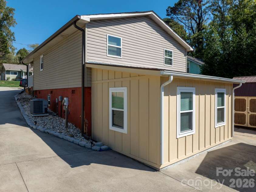 203 Newland Place, Lenoir, NC 28645.  MLS# CAR4434255, YatesRealty ID 56653. 