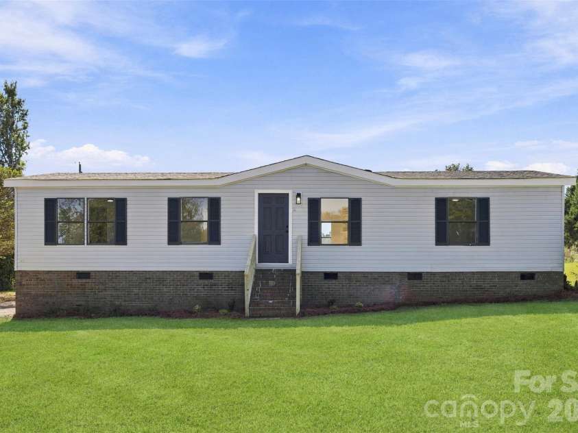 144 Sonja Drive, Statesville, NC 28677.  MLS# CAR4434256, YatesRealty ID 56654. 