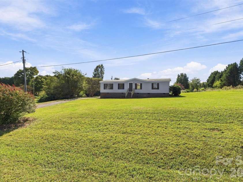 144 Sonja Drive, Statesville, NC 28677.  MLS# CAR4434256, YatesRealty ID 56654. 