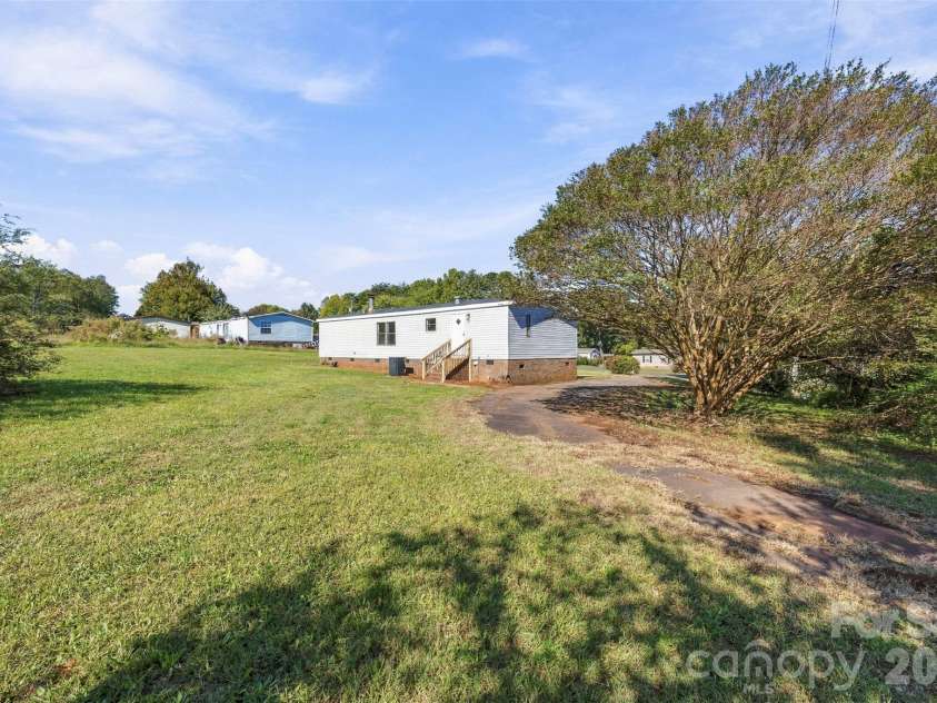144 Sonja Drive, Statesville, NC 28677.  MLS# CAR4434256, YatesRealty ID 56654. 