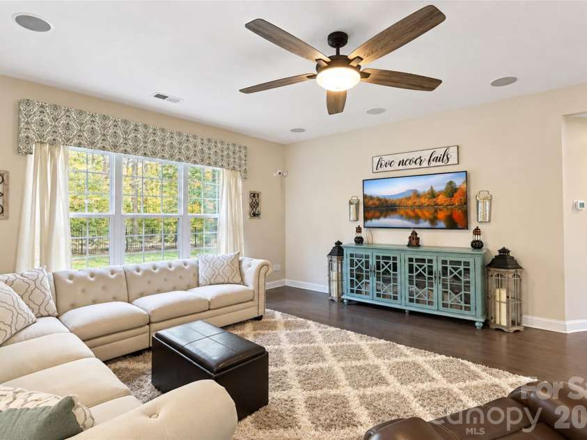 11406 Rising Star Court, Charlotte, NC 28215.  MLS# CAR4434478, YatesRealty ID 56655. 
