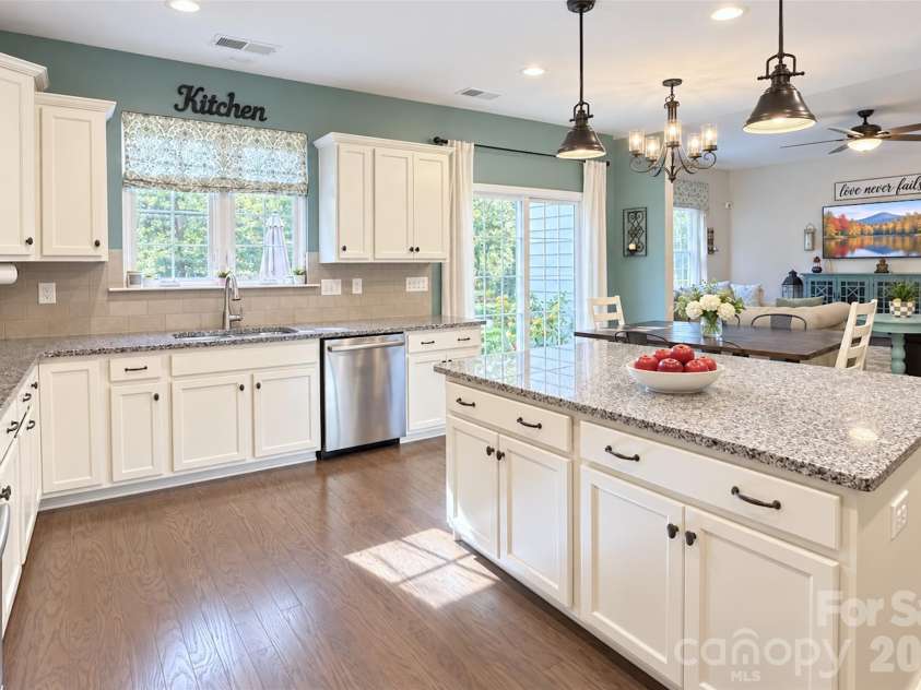 11406 Rising Star Court, Charlotte, NC 28215.  MLS# CAR4434478, YatesRealty ID 56655. 