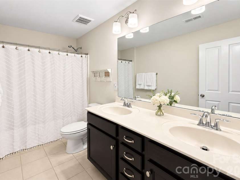 11406 Rising Star Court, Charlotte, NC 28215.  MLS# CAR4434478, YatesRealty ID 56655. 
