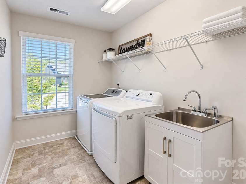 11406 Rising Star Court, Charlotte, NC 28215.  MLS# CAR4434478, YatesRealty ID 56655. 