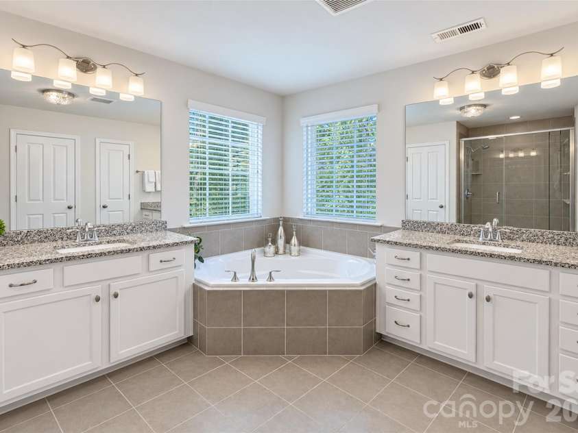 11406 Rising Star Court, Charlotte, NC 28215.  MLS# CAR4434478, YatesRealty ID 56655. 