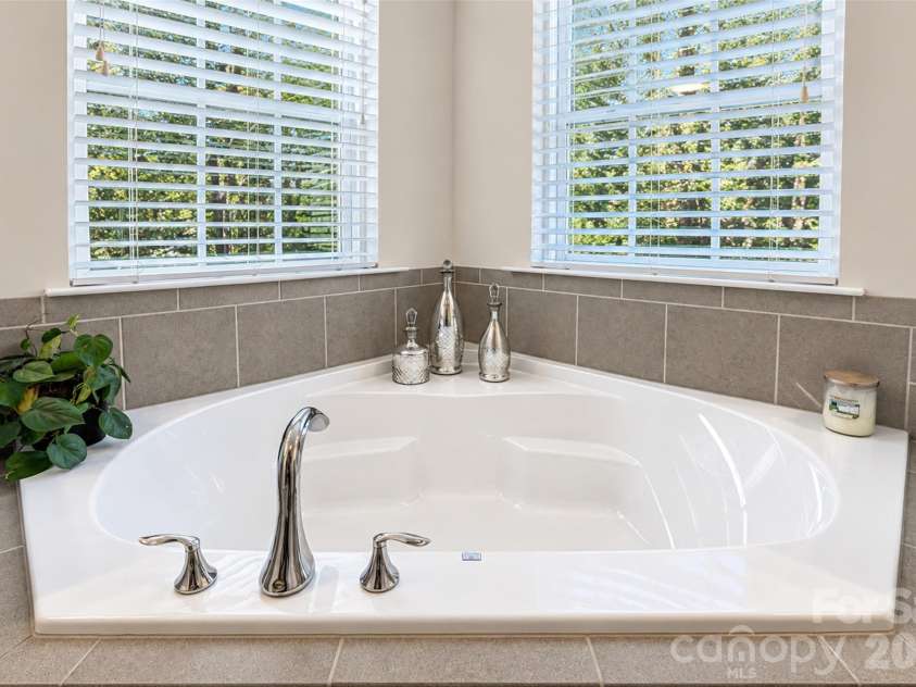 11406 Rising Star Court, Charlotte, NC 28215.  MLS# CAR4434478, YatesRealty ID 56655. 