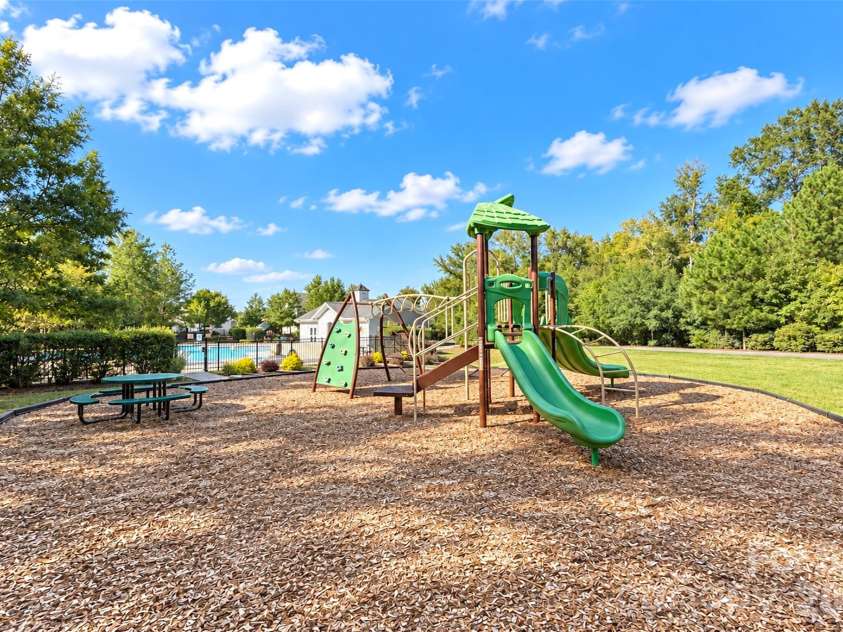 11406 Rising Star Court, Charlotte, NC 28215.  MLS# CAR4434478, YatesRealty ID 56655. 
