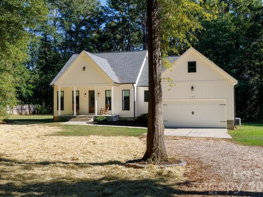 127 Westerwood Drive, Rock Hill, SC 29732.  MLS# CAR4434546, YatesRealty ID 56656. 