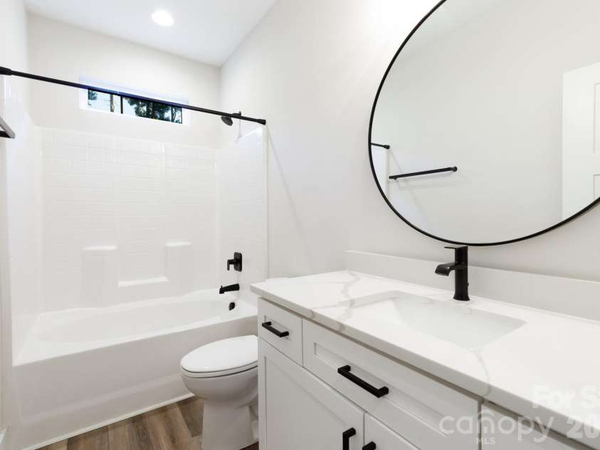 127 Westerwood Drive, Rock Hill, SC 29732.  MLS# CAR4434546, YatesRealty ID 56656. Guest Bath