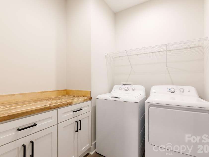 127 Westerwood Drive, Rock Hill, SC 29732.  MLS# CAR4434546, YatesRealty ID 56656. Laundry Room