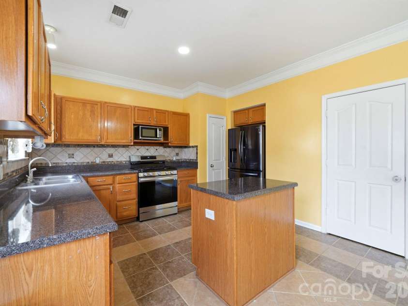 16342 Hayfield Road, Charlotte, NC 28213.  MLS# CAR4433485, YatesRealty ID 56659. 