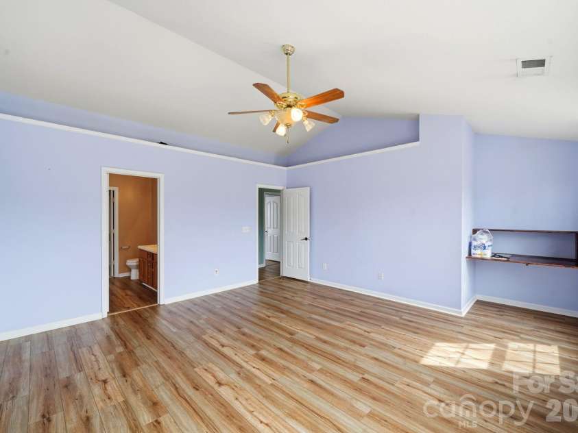 16342 Hayfield Road, Charlotte, NC 28213.  MLS# CAR4433485, YatesRealty ID 56659. 