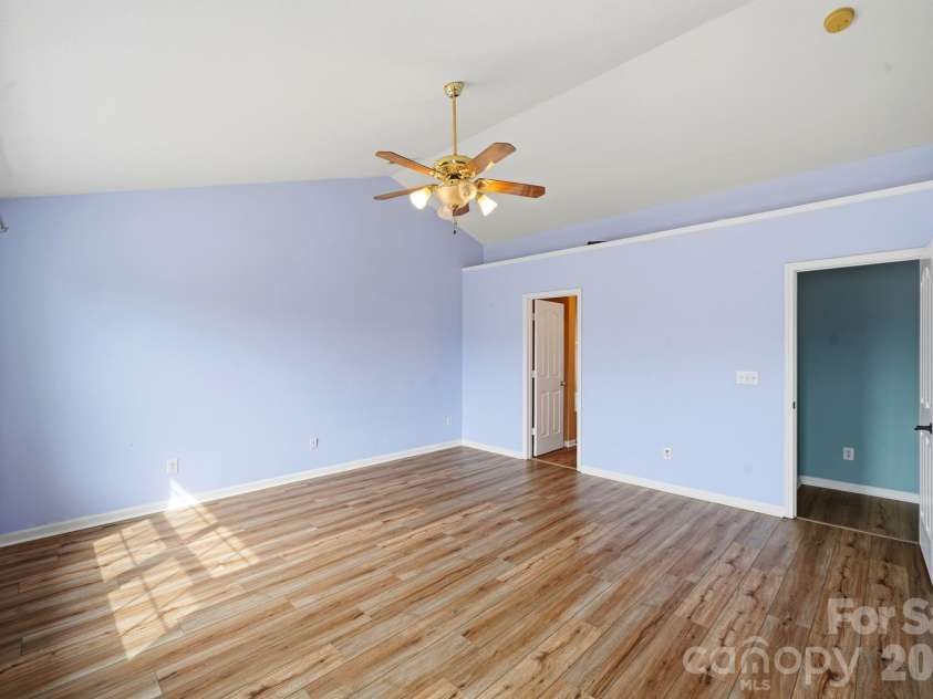 16342 Hayfield Road, Charlotte, NC 28213.  MLS# CAR4433485, YatesRealty ID 56659. 