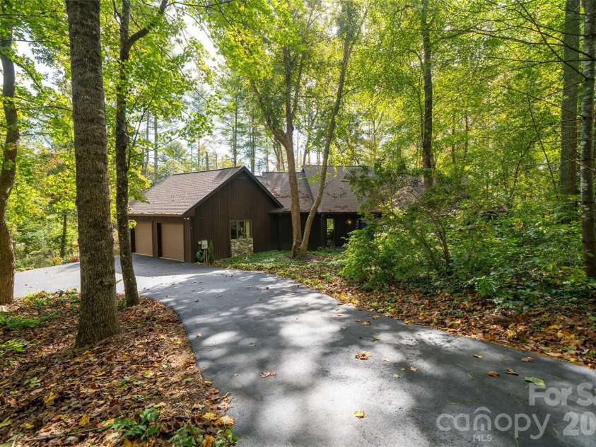 2 Dogwood Lane, Fletcher, NC 28732.  MLS# CAR4433512, YatesRealty ID 56660. 